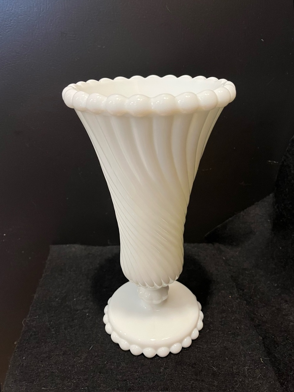 Vintage WESTMORELAND Vase Swirl and Ball Pattern Flared Milk Glass Pedestal Vase - Picture 7 of 13